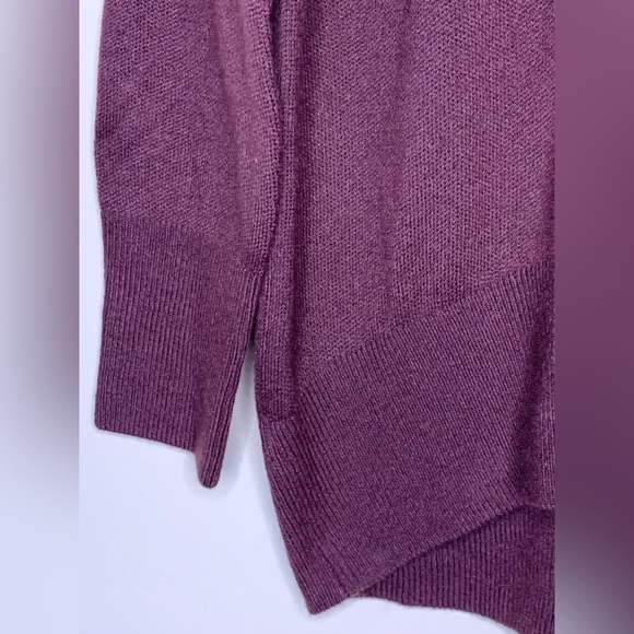 Isaac Mizrahi, size Medium, oversized sweater, NWT, 100% acrylic, plumb color - Picture 4 of 7